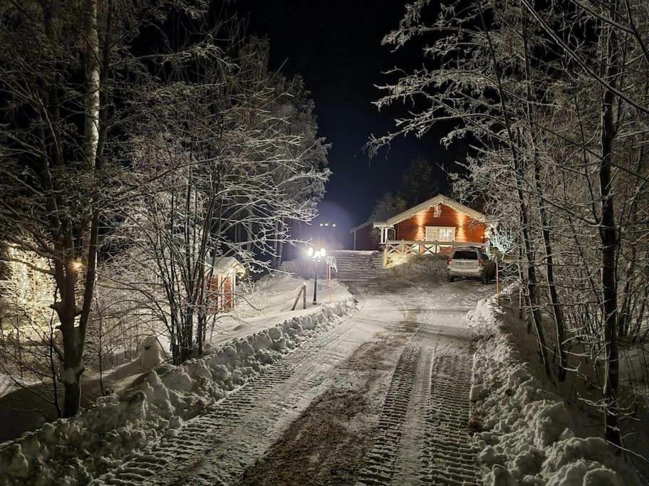 Mysig Stuga Med Sjoetomt, Naera Jaervsoebacken Екстер'єр фото